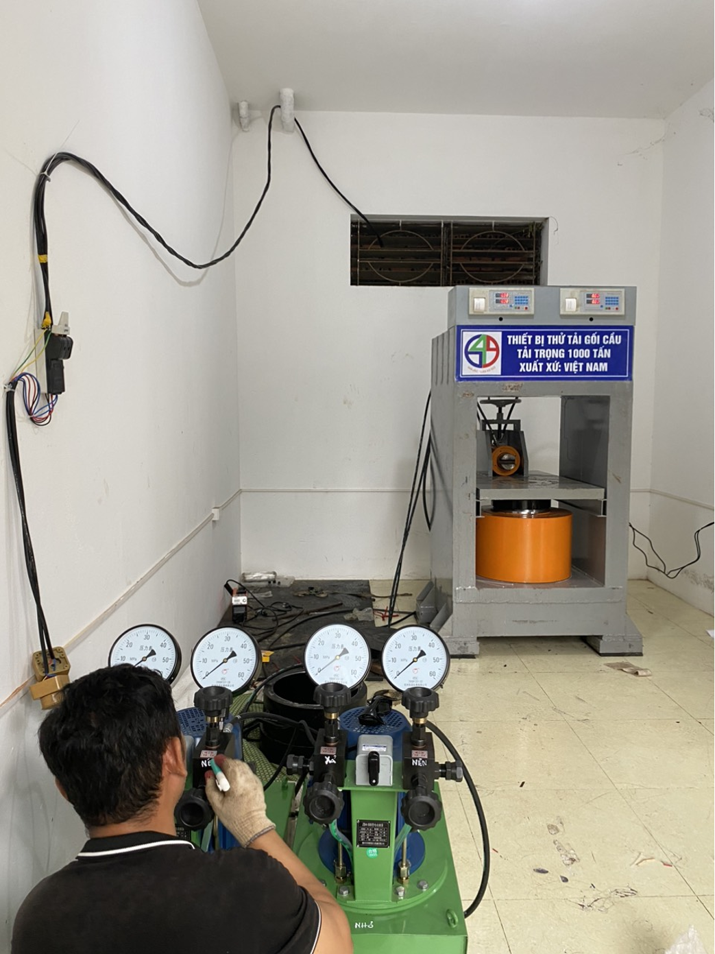 Thiết bị thí nghiệm 1